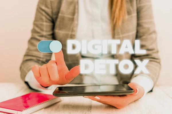 Conceptuele hand schrijven toont digitale detox. Zakelijke fotopresentatie vrij van elektronische apparaten verbreken om opnieuw te verbinden Unplugged business concept met communicatie mobiele telefoon. — Stockfoto