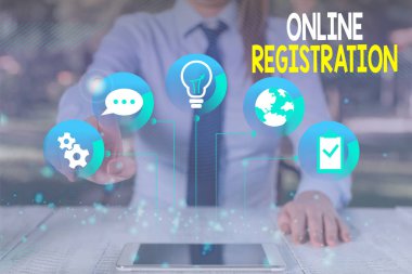 Online Kayıt gösteren kavramsal el yazısı. Internet üzerinden abone olmak veya kayıt için İş fotoğraf metin Sistemi Kadın insan akıllı cihaz sunan resmi iş elbisesi giymek.