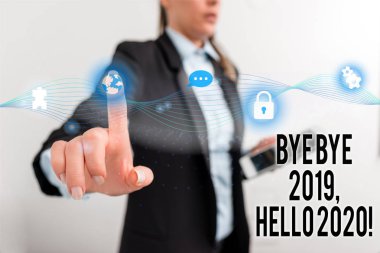 Bye Bye 2019 Merhaba 2020 gösteren metin işareti. Kavramsal fotoğraf geçen yıl veda ve hoş geldiniz başka bir kadın insan giyim resmi iş elbisesi sunum sunan akıllı cihaz.