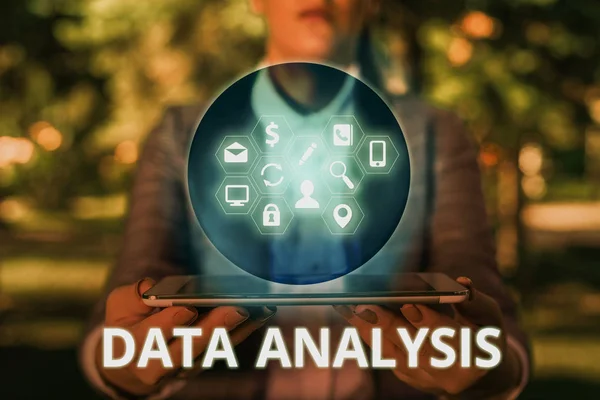 Adatelemzést mutató szöveges jel. Fogalmi fotó Translate numbers to Analytical Conclusion Előrejelzés. — Stock Fotó