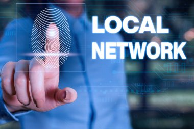 Yerel Ağ yazma el yazısı metin. Kavram anlamı Intranet Lan Radyo Dalgaları Dsl Boradband Switch Bağlantı Kadın akıllı cihaz kullanarak sunum sunan resmi iş elbisesi giymek.