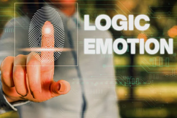 Scrittura di testi a mano Logic Emotion. Concetto che significa sentimenti spiacevoli rivolti al rispetto di sé Ragionevole Mente Donna indossare abito da lavoro formale che presenta presentazione utilizzando dispositivo intelligente . — Foto Stock