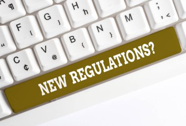 Yeni Yönetmelik Sorusu yazma el yazısı metin. Kavram anlamı kuralları yapılan hükümet sipariş kontrol yolu bir şey yapılır Beyaz pc klavye beyaz arka plan anahtar kopya üzerinde boş not kağıdı ile