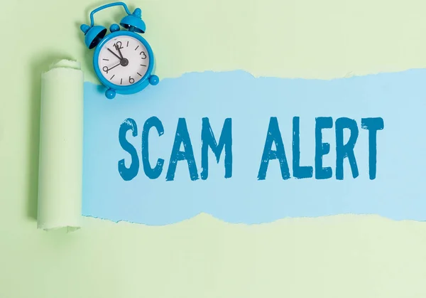 Scrittura a mano testo Scam Alert. Concetto che significa email indesiderate che rivendica la prospettiva di un affare . — Foto Stock