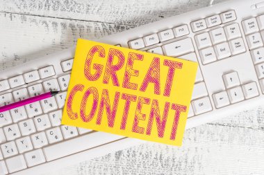 Büyük İçeriği gösteren metin işareti. Kavramsal fotoğraf memnuniyeti Motivasyon Motivasyon Okunabilir Uygulanabilir Orijinallik Beyaz klavye ofisi boş dikdörtgen şekilli kağıt hatırlatıcı ahşap sağlar.