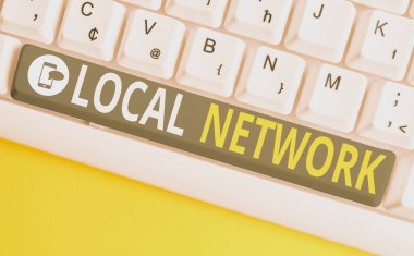 Yerel Ağı gösteren kavramsal el yazısı. İş fotoğraf metin Intranet Lan Radyo Dalgalar Dsl Boradband Geçiş Bağlantısı Beyaz bilgisayar klavyesi beyaz arka plan üzerinde not kağıdı ile.