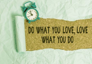 El yazısı, sevdiğin şeyi yap yaptığın işi sev. Kavram, hayattaki hayallerinin ya da tutkularının peşinden gitmektir..