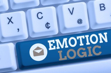 Kelime yazma metni Duygu Mantığı. Kalp veya Beyin Soul veya Zeka Confusion Eşit Denge Beyaz pc klavye için iş konsepti beyaz arka plan tuşu kopyalama alanı üzerinde boş not kağıdı ile.