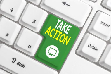 Eyleme Geçme'yi gösteren metin işareti. Kavramsal fotoğraf beyaz arka plan tuşu kopyalama alanı üzerinde boş not kağıdı ile belirli bir sonuç Beyaz pc klavye almak için somethingoract yapmak.