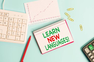 Yeni Diller Ilim'i gösteren kavramsal el yazısı. Yabancı lang Kağıt mavi klavye ofis çalışma defter grafik numaraları not iletişim yeteneği geliştirme İş fotoğraf metin.
