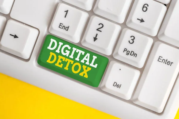 Text rukopisu Digital Detox. Koncepce význam prostý elektronická zařízení odpojit a znovu připojit odpojený bílý počítač klávesnice s prázdným poznámním papírem nad bílou klávesou kopírovat prostor pro kopírování. — Stock fotografie