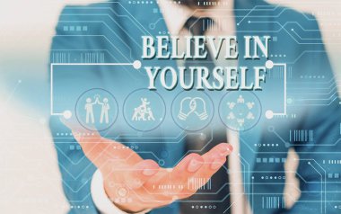 Kendine İnan'ı gösteren bir not yazmak. Her şeyi yapabileceğiniz tavsiye ortak parça vitrine Erkek sunum akıllı cihaz sunan resmi iş elbisesi giymek.