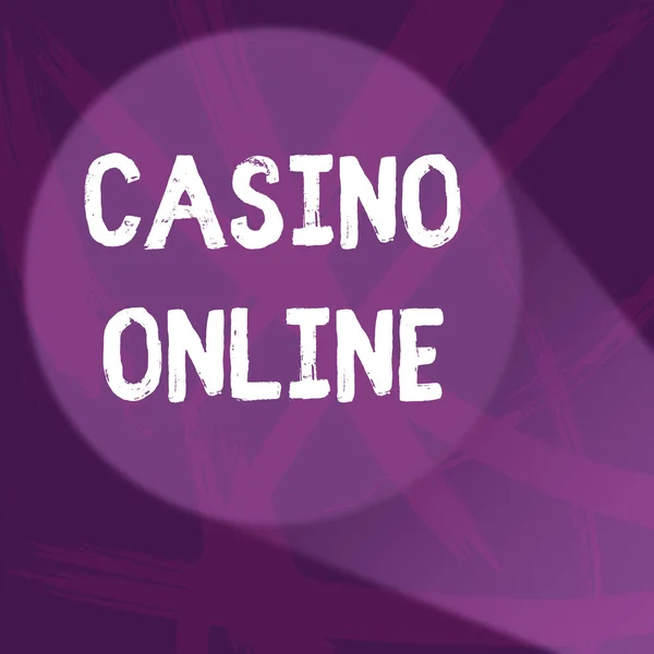 Handgeschreven tekst Casino online. Concept betekenis computer poker spel Gamble Royal bet Lotto hoge stakes abstract Violet monochroom van disarray smudge en splash van verf patroon. — Stockfoto