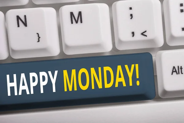 Wortschreibtext happy monday. Businesskonzept für das Erzählen, dass demonstrierende Ordnung ihm gute neue Woche wünscht weiße PC-Tastatur mit leerem Notizpapier über weißem Hintergrund Schlüsselkopierraum. — Stockfoto