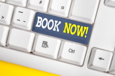 Kelime yazma metin Kitap Şimdi. Zaten beyaz arka plan tuşu kopyalama alanı üzerinde boş not kağıdı ile Beyaz pc klavye satın almış çünkü yer garanti için iş konsepti.