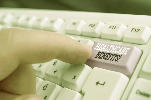 Texte montrant les avantages pour les soins de santé. Photo conceptuelle juste valeur marchande mensuellefournie aux personnes à charge de l'employé Clavier pc blanc avec papier de note vide au-dessus de l'espace de copie de clé de fond blanc . — Photo