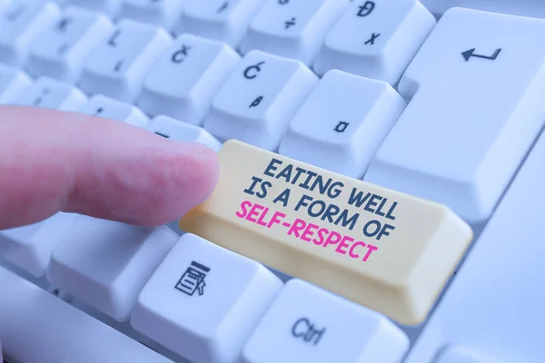 Escrever uma nota mostrando que comer bem é uma forma de auto-respeito. Foto de negócios mostrando uma citação de promoção de estilo de vida saudável Teclado pc branco com papel de nota acima do fundo branco . — Fotografia de Stock