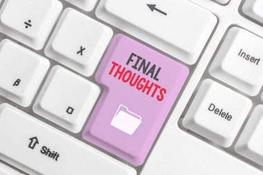 El yazısı metin Final Thoughts. Kavram sonuç veya sonuç içinde son birkaç cümle anlamı Beyaz pc klavye beyaz arka plan tuşu kopyalama alanı üzerinde boş not kağıdı ile.
