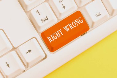 Kelime yazma metni Doğru Yanlış. Beyaz arka plan tuşu kopyalama alanı üzerinde boş not kağıdı ile Beyaz pc klavye yapmak için iki karar doğru ve kötü bir arasında seçim yapmak için iş kavramı.