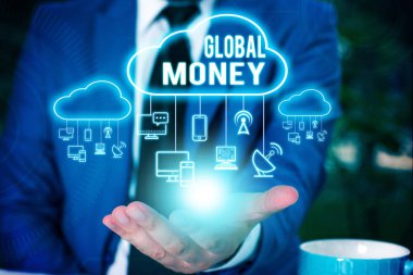 Global Money'yi gösteren not yazma. İş fotoğraf vitrin Uluslararası finans Dünya para birimi Transacted küresel Erkek resmi iş elbisesi sunum akıllı cihaz sunan giymek.