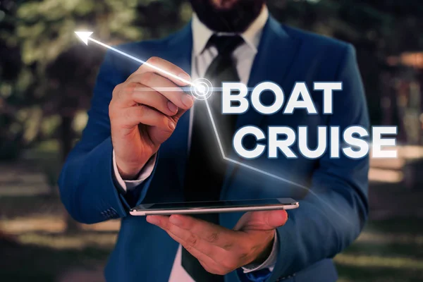 Írásban tudomásul bemutató Boat Cruise. Üzleti fotó bemutató vitorla a területen anélkül, hogy pontos rendeltetési nagy hajó. — Stock Fotó