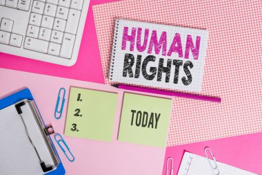 Huanalysis Haklarını gösteren metin işareti. Kavramsal fotoğraf Ahlaki İlkeler Standartları Normları Bir gösteri Hukuk Yazma ekipmanları ve bilgisayar maddeleri renkli düz tablo üzerine yerleştirilen tarafından korunan.