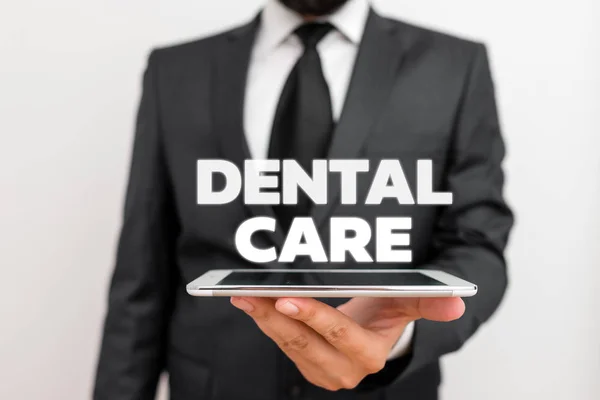 Escribiendo una nota que muestra el cuidado dental. Foto de negocios mostrando mantenimiento de dientes sanos o para mantenerlo limpio para el futuro . — Foto de Stock