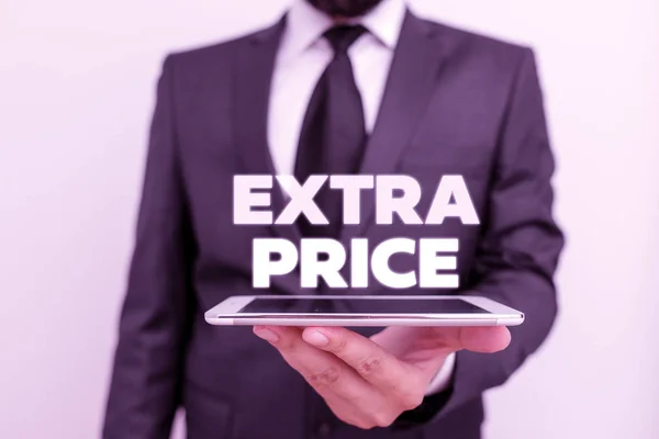 Escrevendo nota mostrando Extra Price. Foto de negócios mostrando definição de preço extra além do grande grau comum . — Fotografia de Stock