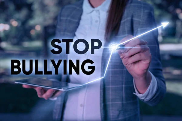 Palavra escrita texto Pare de bullying. Conceito de negócio para lutar e eliminar este comportamento inaceitável agressivo . — Fotografia de Stock