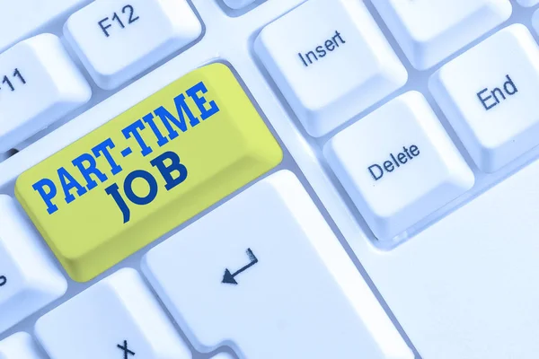 Texto de caligrafia Part Time Job. Conceito significado Weekender Freelance Casual OJT Neophyte Stint Sazonal Teclado de pc branco com papel de nota vazio acima do espaço de cópia da chave de fundo branco . — Fotografia de Stock