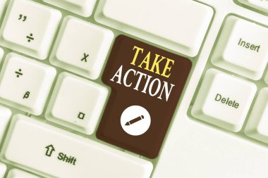 Eylem e-yazı yazma metin yazma. Kavram anlamı Sadece kelimeler değil, kanıt beyaz pc klavye beyaz arka plan tuşu kopyalama alanı üzerinde boş not kağıdı ile söylediklerini destekleyen.