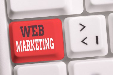 El yazısı metin yazma Web Pazarlama. Kavram anlamı Elektronik ticaret Reklam internet üzerinden Online satıcı Beyaz pc klavye beyaz arka plan anahtar kopyalama alanı üzerinde boş not kağıdı ile.