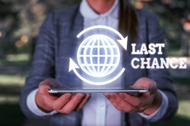 Son Şans'ı gösteren metin işareti. Kavramsal fotoğraf bir şey veya eylem elde etmek veya elde etmek için son fırsat.