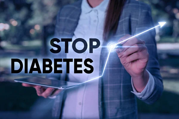 Ordskrivning text Stoppa Diabetes. Affärsidén för blodsockernivån är högre än normalt Injicera insulin. — Stockfoto
