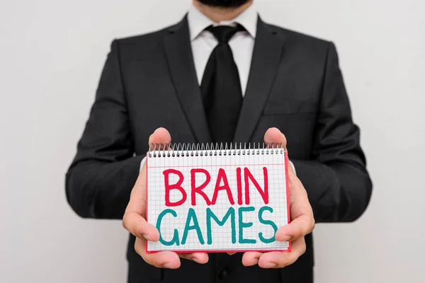 Scrittura concettuale a mano che mostra Brain Games. Foto d'affari in mostra tattica psicologica per analizzare o intimidire con l'avversario . — Foto Stock