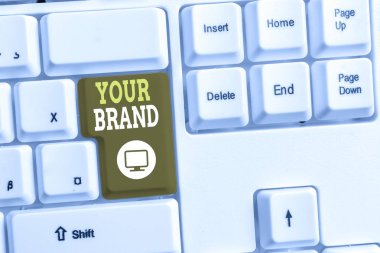 Markanızı gösteren metin işareti. Kavramsal fotoğraf Beyaz arka plan tuşu kopyalama alanı nın üzerinde boş not kağıdı ile marka Beyaz pc klavye sayılsa her türlü adı.