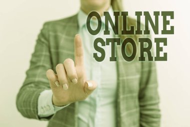 Kelime yazma metni Online Store. Satılık öğeleri sunan ve kredi kartı kabul eden bir web sitesi için İş konsepti İş kadını ile dijital iş konsepti.
