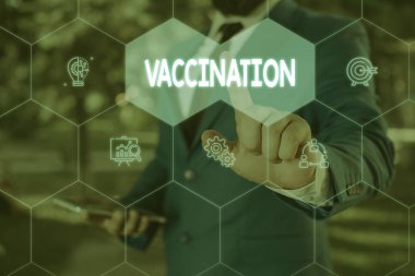 Kelime yazma metni Aşılama. Enfeksiyona karşı vücudu daha güçlü kılan Tedavi için İş konsepti Akıllı cihaz kullanarak sunum sunan erkek giyim resmi iş elbisesi.