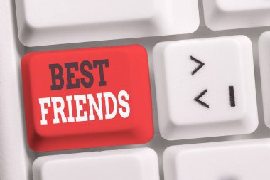 El yazısı metin best friends yazma. Kavram anlamı Diğer göstericilerin üzerinde değer gösteren Forever buddies Beyaz pc klavye beyaz arka plan anahtar kopya üzerinde boş not kağıdı ile