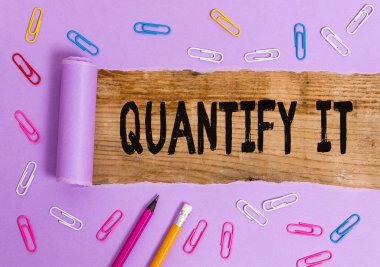 Nicel It. İş fotoğrafı vitrinini gösteren not yazma Bir şeyin boyutunu veya miktarını ölçve sayılarla ifade.