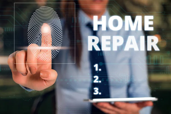 Word Writing Text Home Reparatur. Geschäftskonzept für die Wartung oder Verbesserung des eigenen Hauses selbst mit Werkzeugen Frau tragen formale Arbeitsanzug präsentiert Präsentation mit Smart-Gerät. — Stockfoto