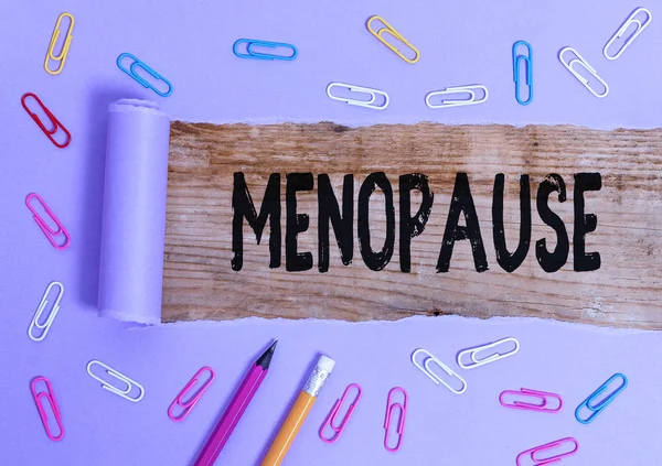 Schreibnotiz, die die Wechseljahre zeigt. Geschäftsfotos, die die Periode der ausdauernden Beendigung oder das Ende des Menstruationszyklus zeigen. — Stockfoto