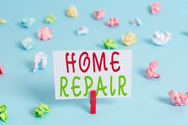 Escritura manual conceptual que muestra la reparación del hogar. Foto de negocios mostrando el mantenimiento o la mejora de su propia casa por sí mismo utilizando herramientas Papel en forma de rectángulo de pinza de color fondo azul . — Foto de Stock