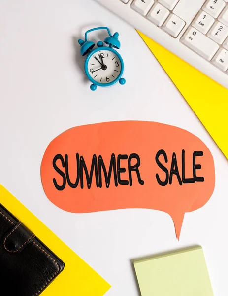 Word writing text Summer Sale. Business concept for Annual discount events that takes place during summer season Flat lay with copy space on bubble paper clock and paper clips. — Stock Photo, Image