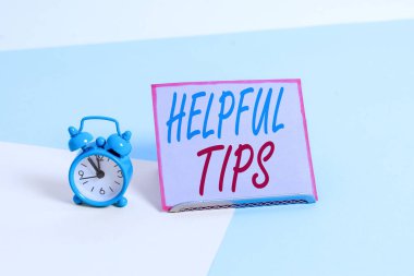 Yararlı İpuçları'nı gösteren metin işareti. Kavramsal fotoğraf Bir Uzman Çözümleri İpuçları Danışmanlık Uyarı sorun.