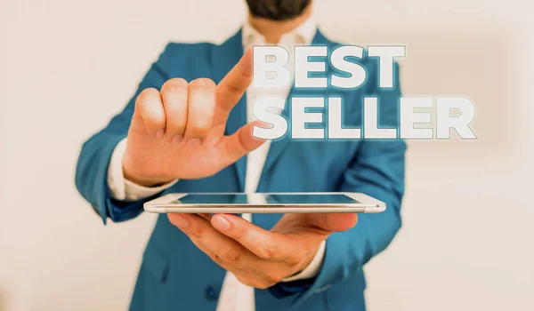 Word szövegírás legjobb eladó. Üzleti koncepció a könyv vagy más termék, amely értékesíti a nagyon nagy számban üzletember mutatva ujját előtte. — Stock Fotó