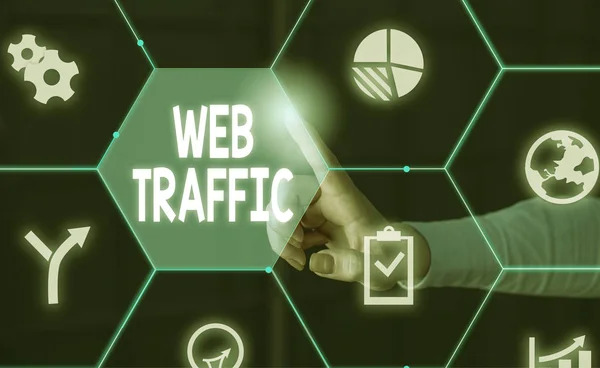 Word pisanie tekstu Web Traffic. Koncepcja biznesowa ilość danych wysyłanych i odbieranych przez odwiedzających stronę internetową mężczyzna nosić strój formalne pracy prezentacji przy użyciu inteligentnego urządzenia. — Zdjęcie stockowe