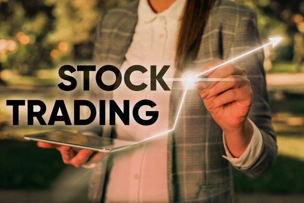 Texte d'écriture Word Stock Trading. Concept d'affaires pour l'achat et la vente de titres par voie électronique sur le marché boursier . — Photo