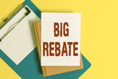 Kelime yazma metni Büyük İndirim. Eğer masada kopya alanı ile boş kağıtların özel bir promo Kazık meşgul zaman alabilirsiniz Büyük ödüller için İş konsepti.