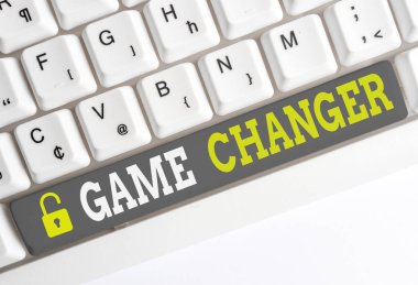 El yazısı metin Oyun Değiştirici. Kavram anlamı Spor Veri Scorekeeper Gamestreams Canlı Skorlar Takım Yöneticileri Beyaz pc klavye beyaz arka plan tuşu kopyalama alanı üzerinde boş not kağıdı ile.